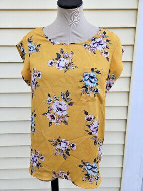 Women's Alice Blue Mustard Yellow Floral Top w/ Pocket, Short Sleeve Size M